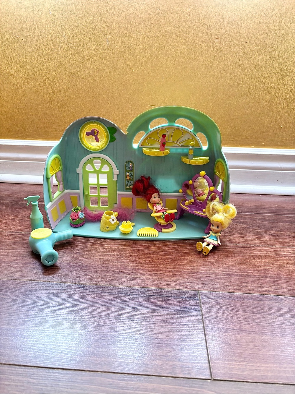 Strawberry Shortcake Lemon’s Salon Playset